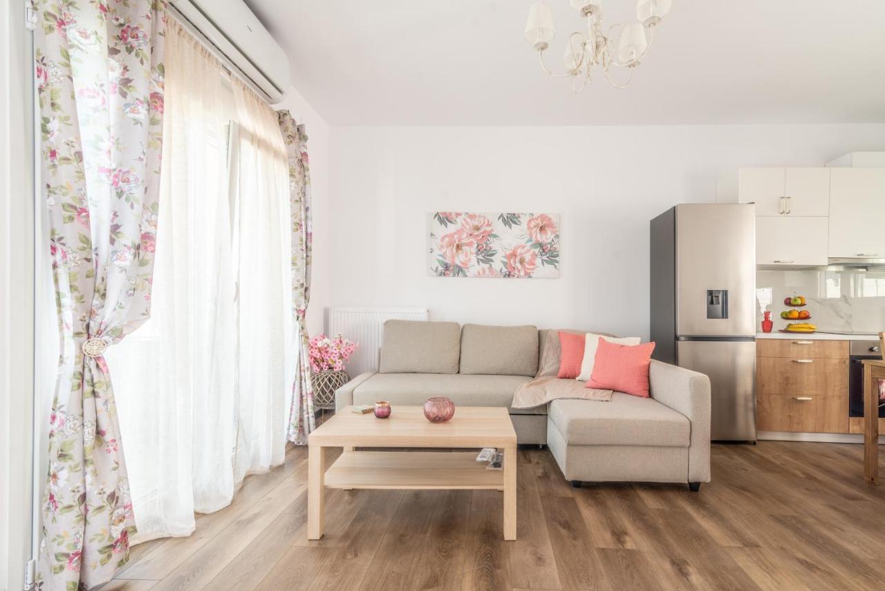 Sophia'S Comfortable Home With A Private Backyard Gazi ภายนอก รูปภาพ